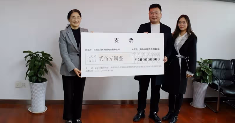 網紅小楊哥年會太豪橫,神秘「第三隻羊」首現身,網傳年入100億