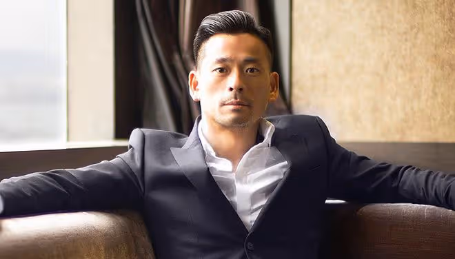 曝香港富豪周焯華被判刑18年,賠償高達近60億,妻子小三不見蹤影