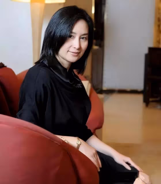 曝香港富豪周焯華被判刑18年,賠償高達近60億,妻子小三不見蹤影