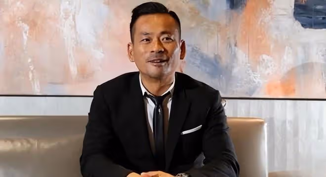 曝香港富豪周焯華被判刑18年,賠償高達近60億,妻子小三不見蹤影