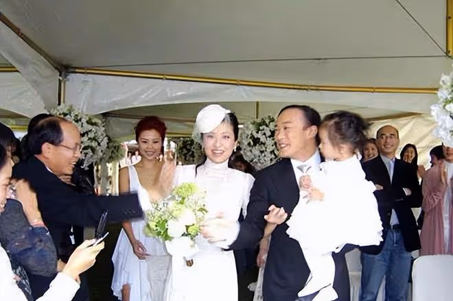 一場意外讓陳奕迅因禍得福找到此生最愛,敗家媳婦一小時花費80萬