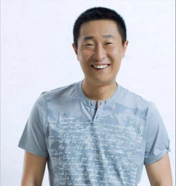 林永健：34歲閃婚周冬齊，20年被嘲摳門女婿，卻備受丈母娘疼愛