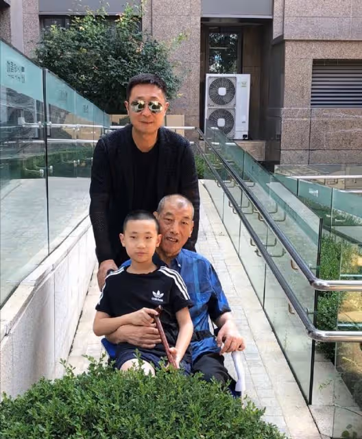林永健：34歲閃婚周冬齊，20年被嘲摳門女婿，卻備受丈母娘疼愛