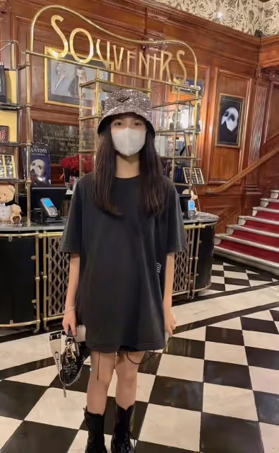 疑似王詩齡小號被扒，互動承認是本人，曬出八百萬豪車讓網友破防