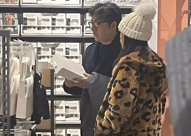 疑似王詩齡小號被扒，互動承認是本人，曬出八百萬豪車讓網友破防