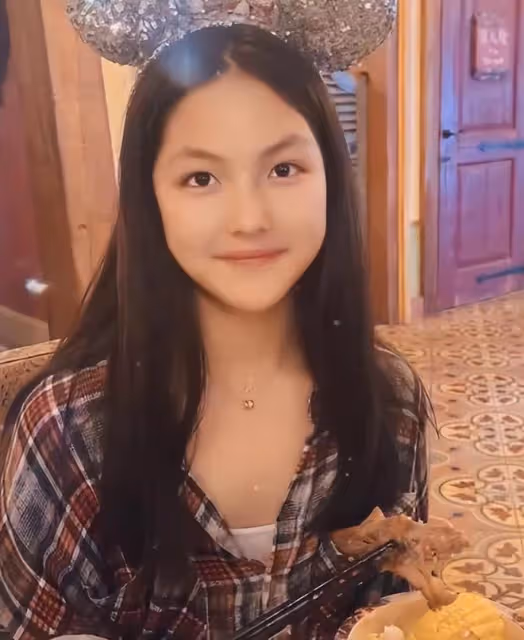 疑似王詩齡小號被扒，互動承認是本人，曬出八百萬豪車讓網友破防