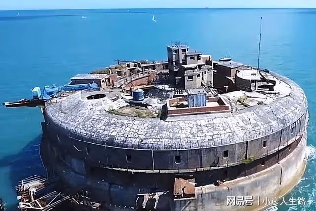 在海上流浪30多年的酒店,幾經轉折無人接手,最後難逃被拆的命運