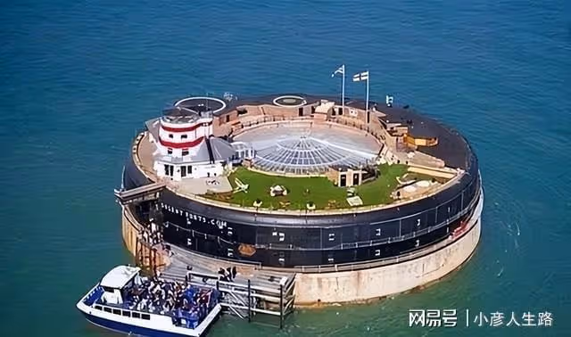 在海上流浪30多年的酒店,幾經轉折無人接手,最後難逃被拆的命運