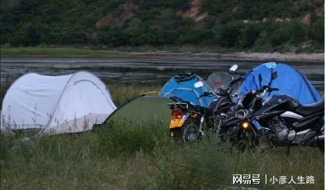 山東小伙摩旅進藏!在4000米海拔露營!沒想到一晚上摩托凍成冰雕