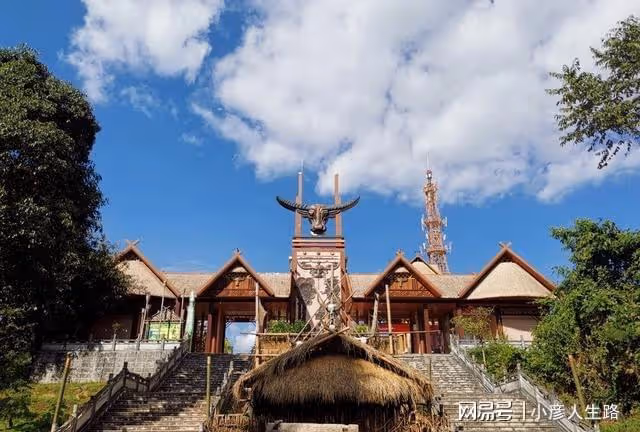 雲南這座小城,風景好,茶葉出名,與越南和寮國接壤,還緊挨緬甸