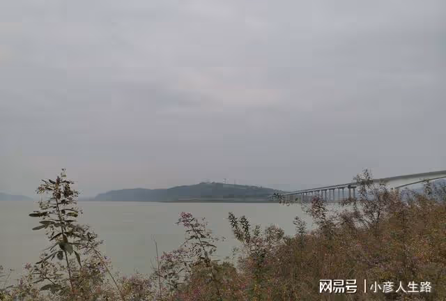 實地探訪重慶長江小島,正在修建不許進入,沿江小路同樣漂亮