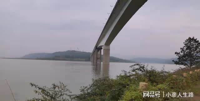 實地探訪重慶長江小島,正在修建不許進入,沿江小路同樣漂亮