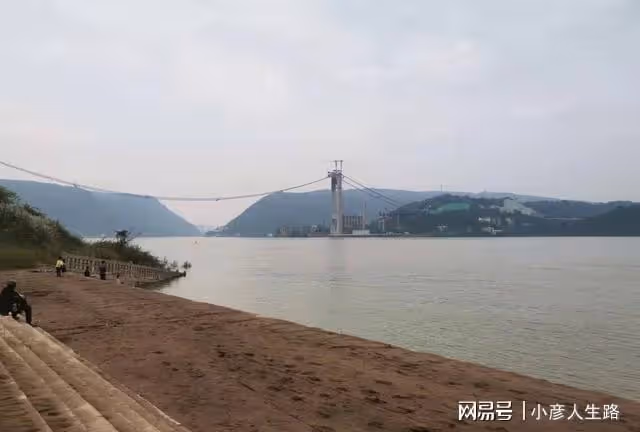 實地探訪重慶長江小島,正在修建不許進入,沿江小路同樣漂亮