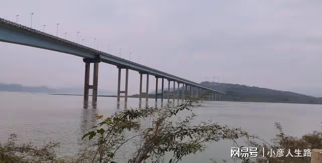 實地探訪重慶長江小島,正在修建不許進入,沿江小路同樣漂亮