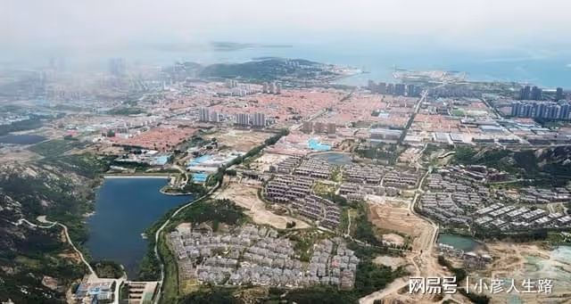 在毛公山一處淘金小鎮,每月投放20萬黃金隨便撿,撿到就是你的