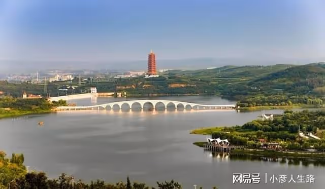 在毛公山一處淘金小鎮,每月投放20萬黃金隨便撿,撿到就是你的