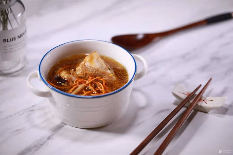 黃花菜蟲草花燉雞湯