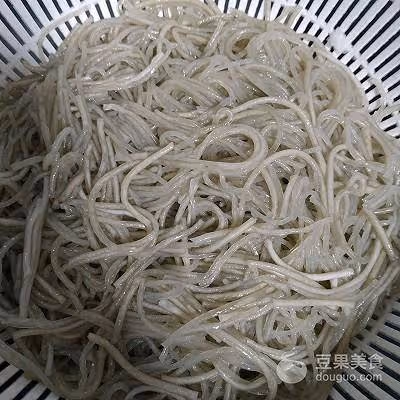 麻辣粉絲包菜的做法