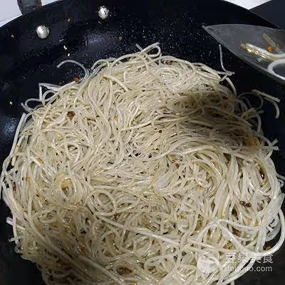 麻辣粉絲包菜的做法