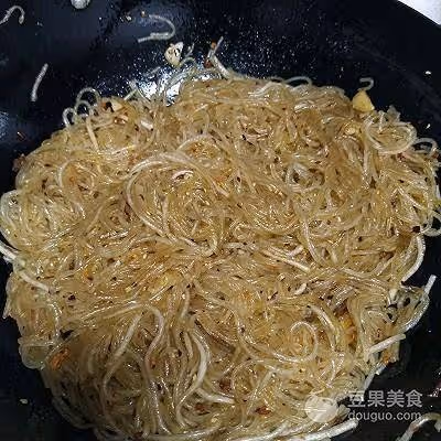 麻辣粉絲包菜的做法