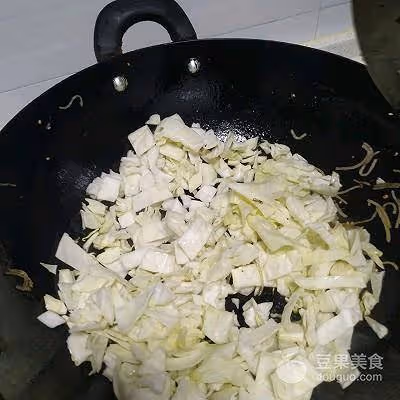 麻辣粉絲包菜的做法