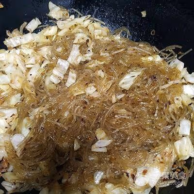 麻辣粉絲包菜的做法