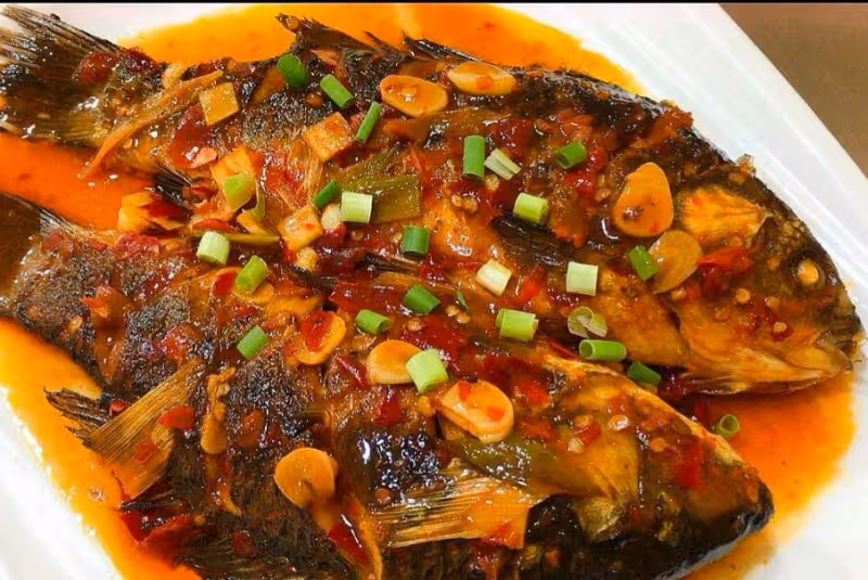 鯽魚是營養價值極高的食材，它味道鮮美，口感細膩，有養生的作用