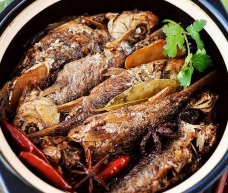 鯽魚是營養價值極高的食材，它味道鮮美，口感細膩，有養生的作用