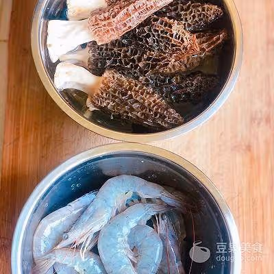 鮮蝦滑釀羊肚菌的做法