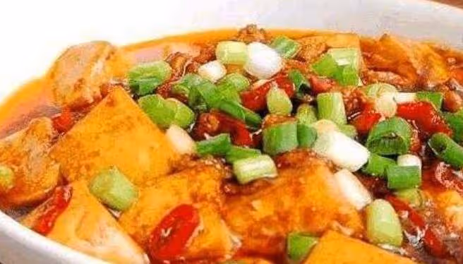 魚香豆腐，柔軟嫩滑，甜酸魚香味十足，適合為寶寶補充優質蛋白