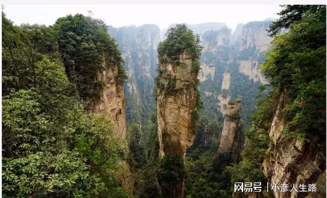 世界上這些奇葩的石頭，還有的居然「懸」在空中？