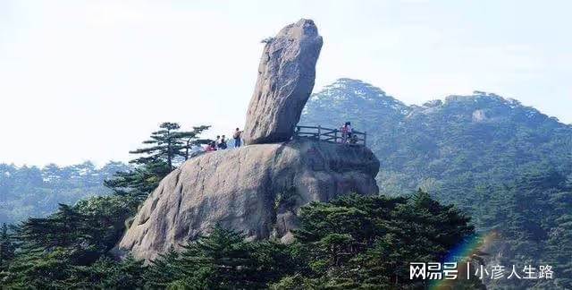 世界上這些奇葩的石頭,還有的居然「懸」在空中?