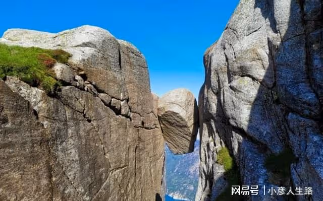 世界上這些奇葩的石頭,還有的居然「懸」在空中?