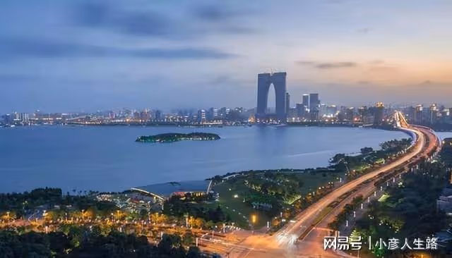 蘇州面積比上海大,人口超過1200萬,為何還未成為「超大城市」?