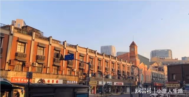 上海百年老街道,昔日輝煌與南京路齊名,如今沒落只剩記憶