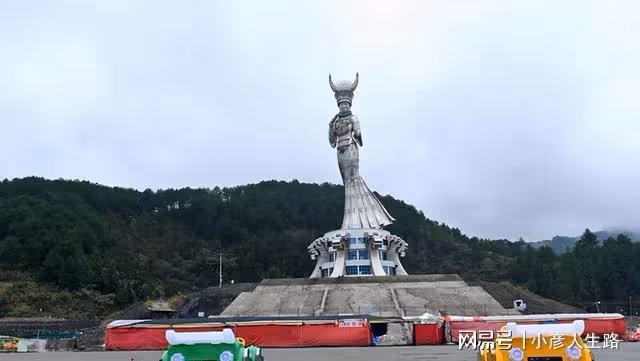 貴州貧困縣將打造世界最大雕像,耗資近億元,如今卻變成養牛場