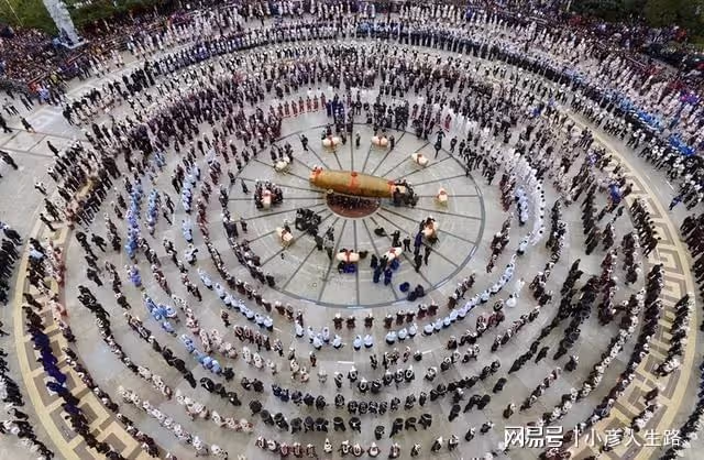 貴州貧困縣將打造世界最大雕像,耗資近億元,如今卻變成養牛場