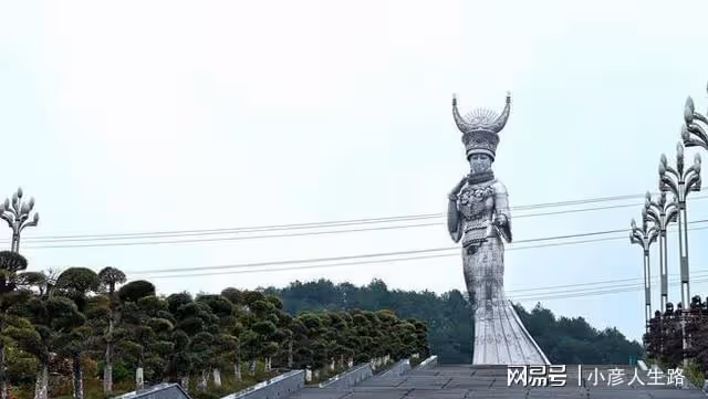 貴州貧困縣將打造世界最大雕像,耗資近億元,如今卻變成養牛場