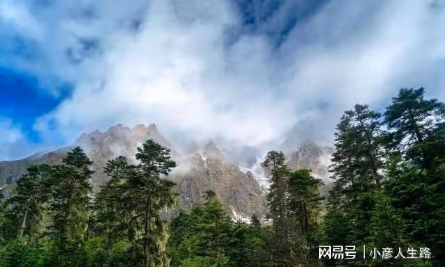 這座奇怪的縣城,仍然有著8點禁止外出的「宵禁」,這是為何?