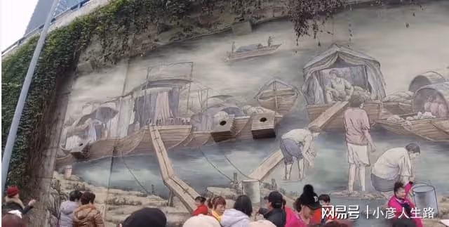 重慶尷尬的3D畫，地處交通要道成網紅，遊客擁擠影響交通