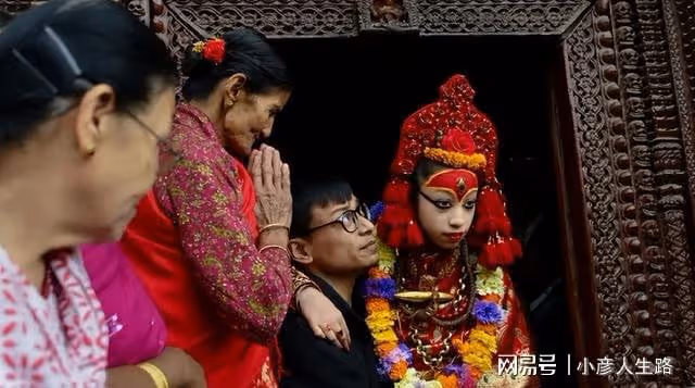 尼瓦爾族的女性,在和心愛的人結婚前,要先經歷兩次婚禮?