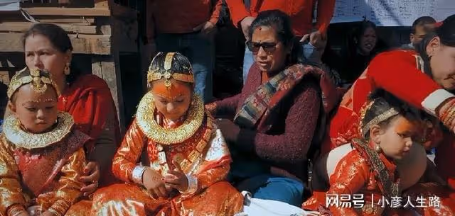 尼瓦爾族的女性,在和心愛的人結婚前,要先經歷兩次婚禮?