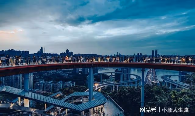重慶網紅觀景平台,位置絕佳風景超美,不要門票比較「費腿」