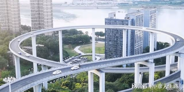 重慶網紅觀景平台,位置絕佳風景超美,不要門票比較「費腿」