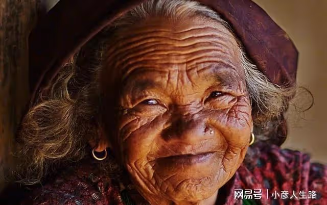 喜馬拉雅山采蜜人:雪山蜜只供皇室享用,什麼價格都不會賣
