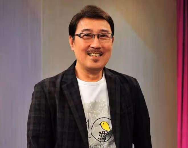 高圓圓公公參加聚會,與女星貼身合影不避嫌,68歲瓊瑤男星罕露面