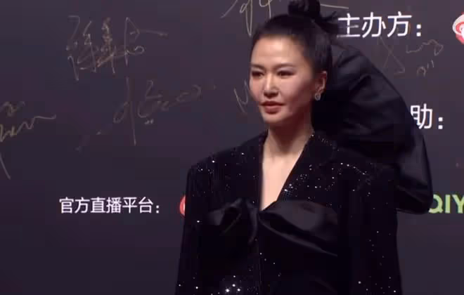 音樂盛典紅毯：阿嬌瘦了，譚維維造型浮誇，孟美岐搶鏡