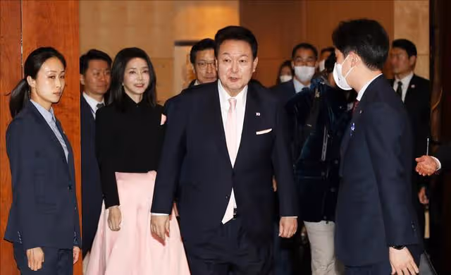 韓國夫人新年出訪變「時裝秀」?一天換4套美出圈,到瑞士又放招