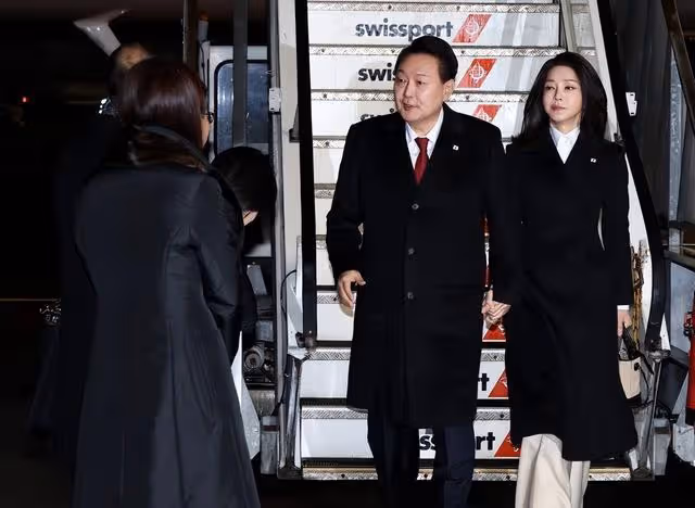 韓國夫人新年出訪變「時裝秀」?一天換4套美出圈,到瑞士又放招