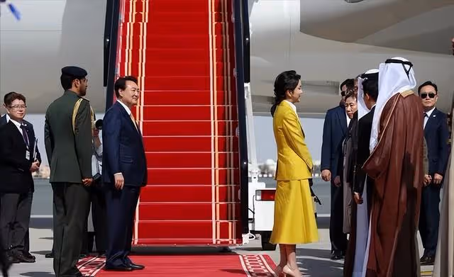韓國夫人新年出訪變「時裝秀」?一天換4套美出圈,到瑞士又放招